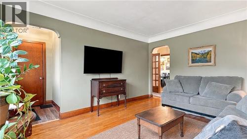 42 Delevan Crescent, Hamilton, ON 