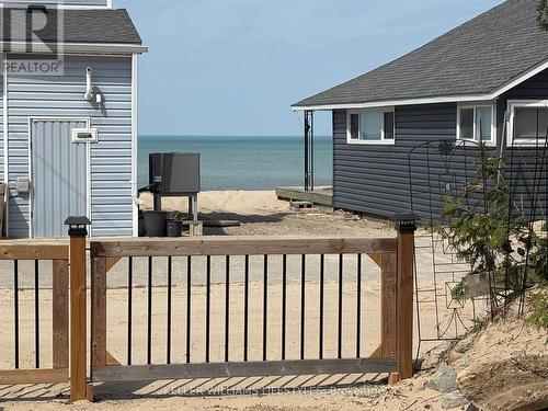6371 Cottage Way Lane, Lambton Shores, ON 