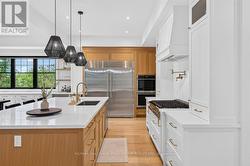 Full-height quartz backsplash & Quartz Counters - 