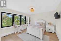 Bedroom with view of the lake - 