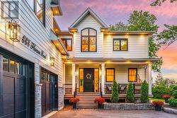 668 Florence Rd, Outdoor pot lights - 