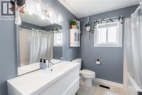4069 Pine Crescent, Petrolia, ON 
