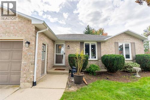 4069 Pine Crescent, Petrolia, ON 
