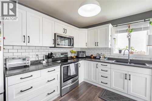 4069 Pine Crescent, Petrolia, ON 
