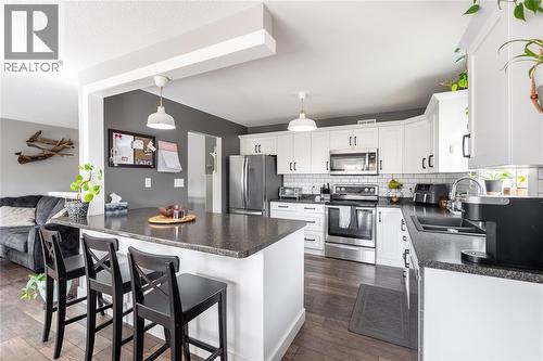 4069 Pine Crescent, Petrolia, ON 