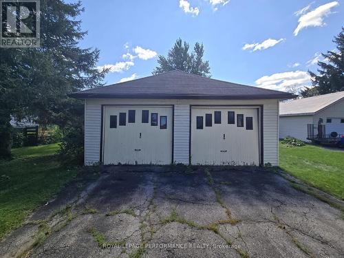 double car garage - 436 Fourth Street E, Cornwall, ON 