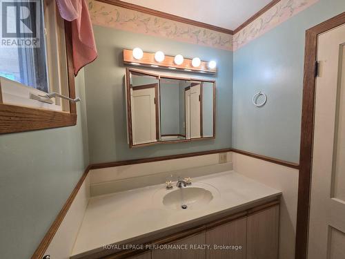 Bath Main Floor - 436 Fourth Street E, Cornwall, ON 