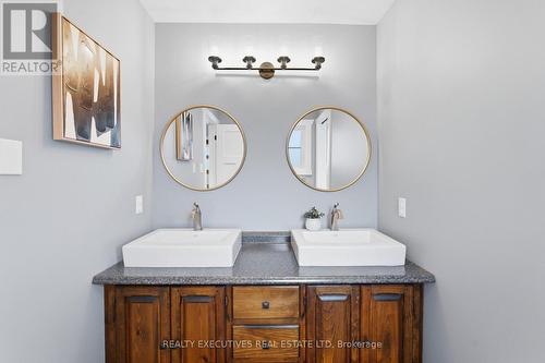 Upstairs 4 Piece Bathroom - 534 St Lawrence Street, North Dundas, ON 