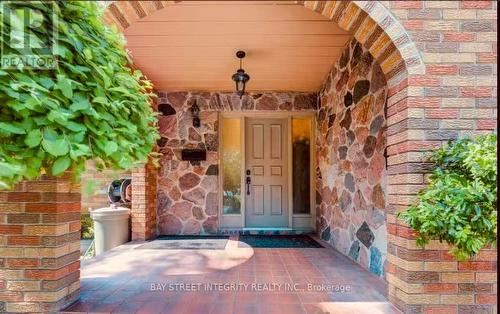 UPPER 758 BRADLEY AVENUE , London South, Ontario N6E 1J9 2