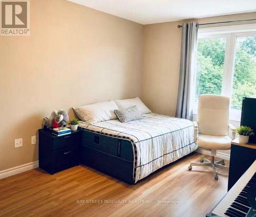 UPPER 758 BRADLEY AVENUE , London South, Ontario N6E 1J9 3