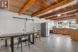 Spacious kitchen - 