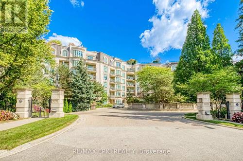 211 - 7071 BAYVIEW AVENUE  Markham, ON L3T 7Y8