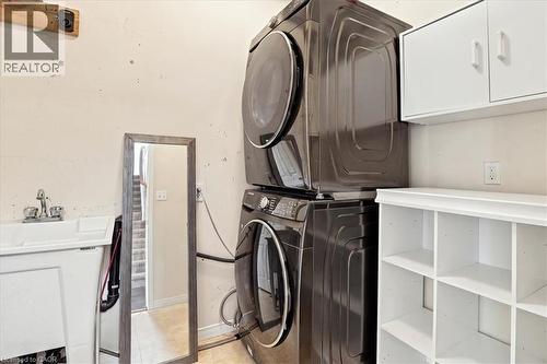 main floor laundry - 430 Mountain Laurel Crescent, Kitchener, ON 