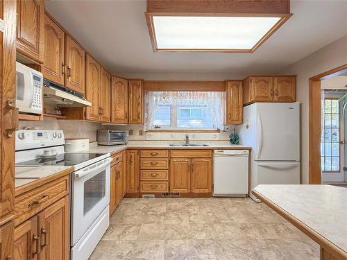 Oak Cabinets - 46 Queens Crescent, Brandon, MB 