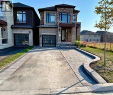 43 AUCKLAND DRIVE Whitby, ON L1P 0H4