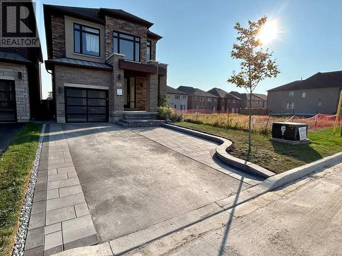 43 AUCKLAND DRIVE , Whitby, Ontario L1P 0H4 3