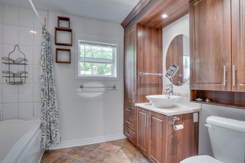 Bathroom - 145 Rue Montpetit, Gatineau (Hull), QC 
