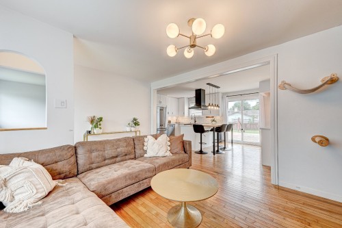 Salon - 4530 Rue Donat, Longueuil (Saint-Hubert), QC 