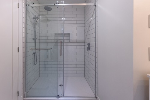 Salle de bains attenante à la CCP - 15 Rue Lynch, Lac-Brome, QC 