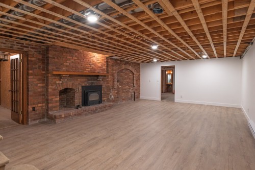 Salle familiale - 15 Rue Lynch, Lac-Brome, QC 