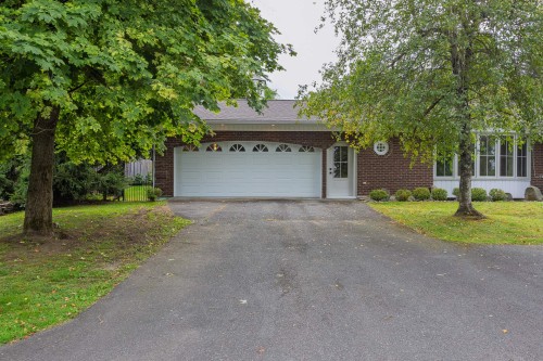 Garage - 15 Rue Lynch, Lac-Brome, QC 