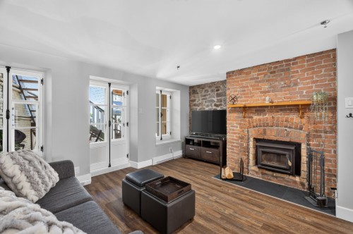 Salon - 3-69 Rue St-Paul, Québec (La Cité-Limoilou), QC 