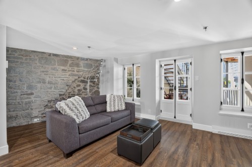 Salon - 3-69 Rue St-Paul, Québec (La Cité-Limoilou), QC 