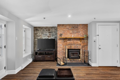 Salon - 3-69 Rue St-Paul, Québec (La Cité-Limoilou), QC 
