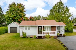 247 Rue du Vicaire-Morin Coaticook, QC J1A 2W1