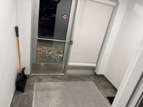 Hall d'entrée/Vestibule - 10A  - 10C Rue De L'Église, Saint-Damien-De-Buckland, QC 