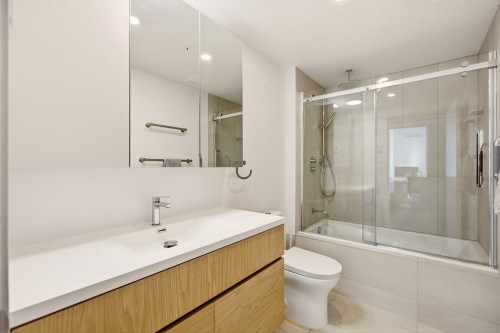 Salle de bains - 203-301 Av. De L'Académie, Dorval, QC 