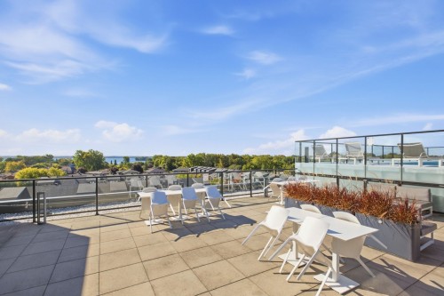 Terrasse - 203-301 Av. De L'Académie, Dorval, QC 
