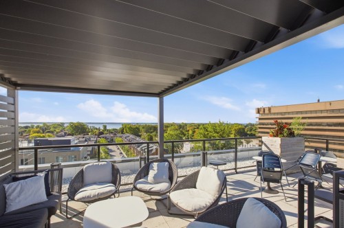Terrasse - 203-301 Av. De L'Académie, Dorval, QC 