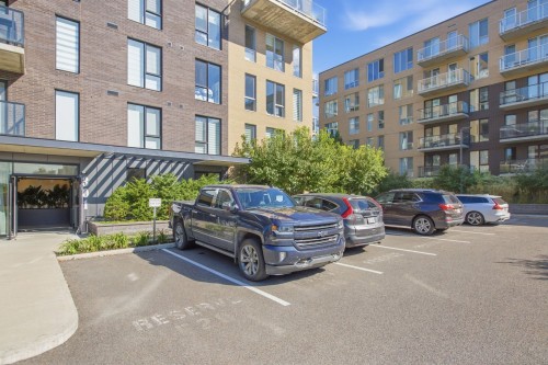 Stationnement - 203-301 Av. De L'Académie, Dorval, QC 