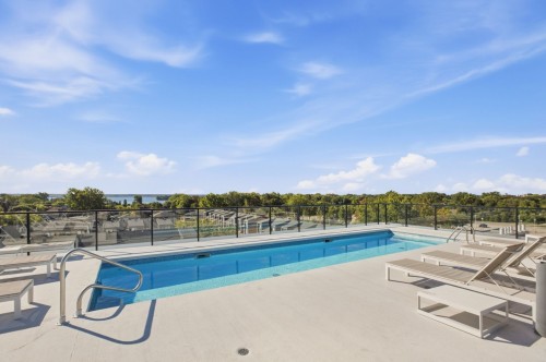 Piscine - 203-301 Av. De L'Académie, Dorval, QC 