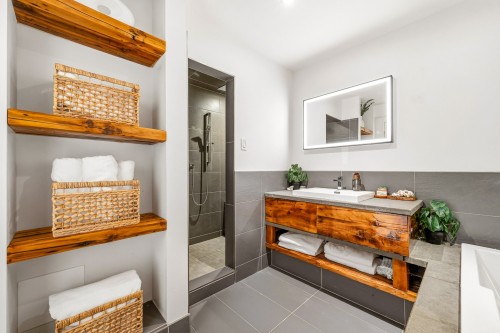 Bathroom - 6085 Rue D'Aragon, Montréal (Le Sud-Ouest), QC 