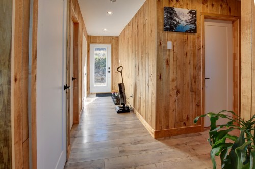 Mud Room - 11 Ch. Des Noisettes, Saint-Michel-Des-Saints, QC 