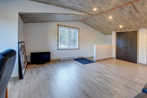 Living Room - 11 Ch. Des Noisettes, Saint-Michel-Des-Saints, QC 