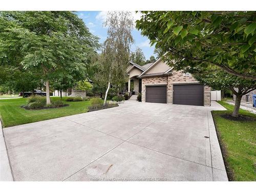 2216 Roxborough, Windsor, ON 