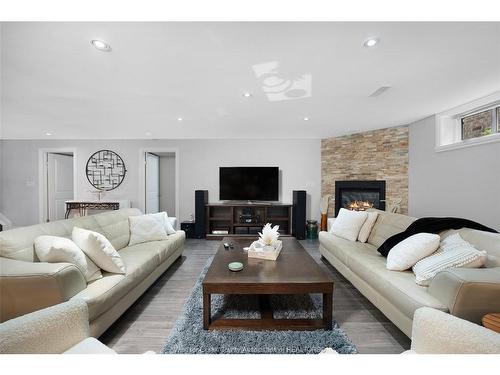 2216 Roxborough, Windsor, ON 