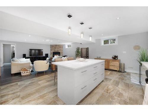 2216 Roxborough, Windsor, ON 