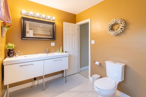 18 Oak Street, Barrie, ON 