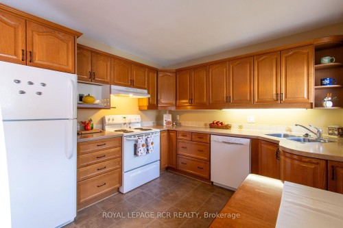 18 Oak Street, Barrie, ON 