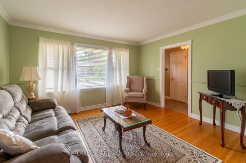 18 Oak Street, Barrie, ON 