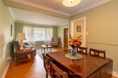 18 Oak Street, Barrie, ON 