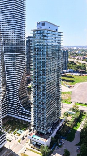 706-33 Shore Breeze Drive, Toronto, ON 