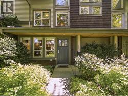 2990 CHESTERFIELD AVENUE North Vancouver, BC V7N 3M6