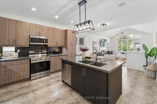 22 Wycombe Street, Whitby, ON 