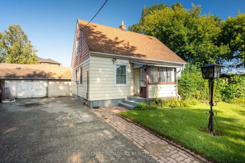 15 Kemp Square, Toronto, ON 