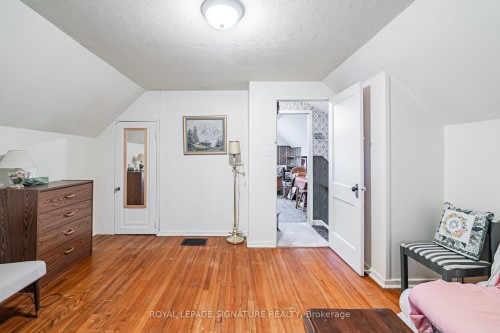 15 Kemp Square, Toronto, ON 